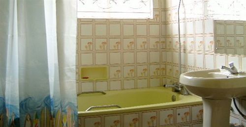 Fahari Guest House Найроби Экстерьер фото